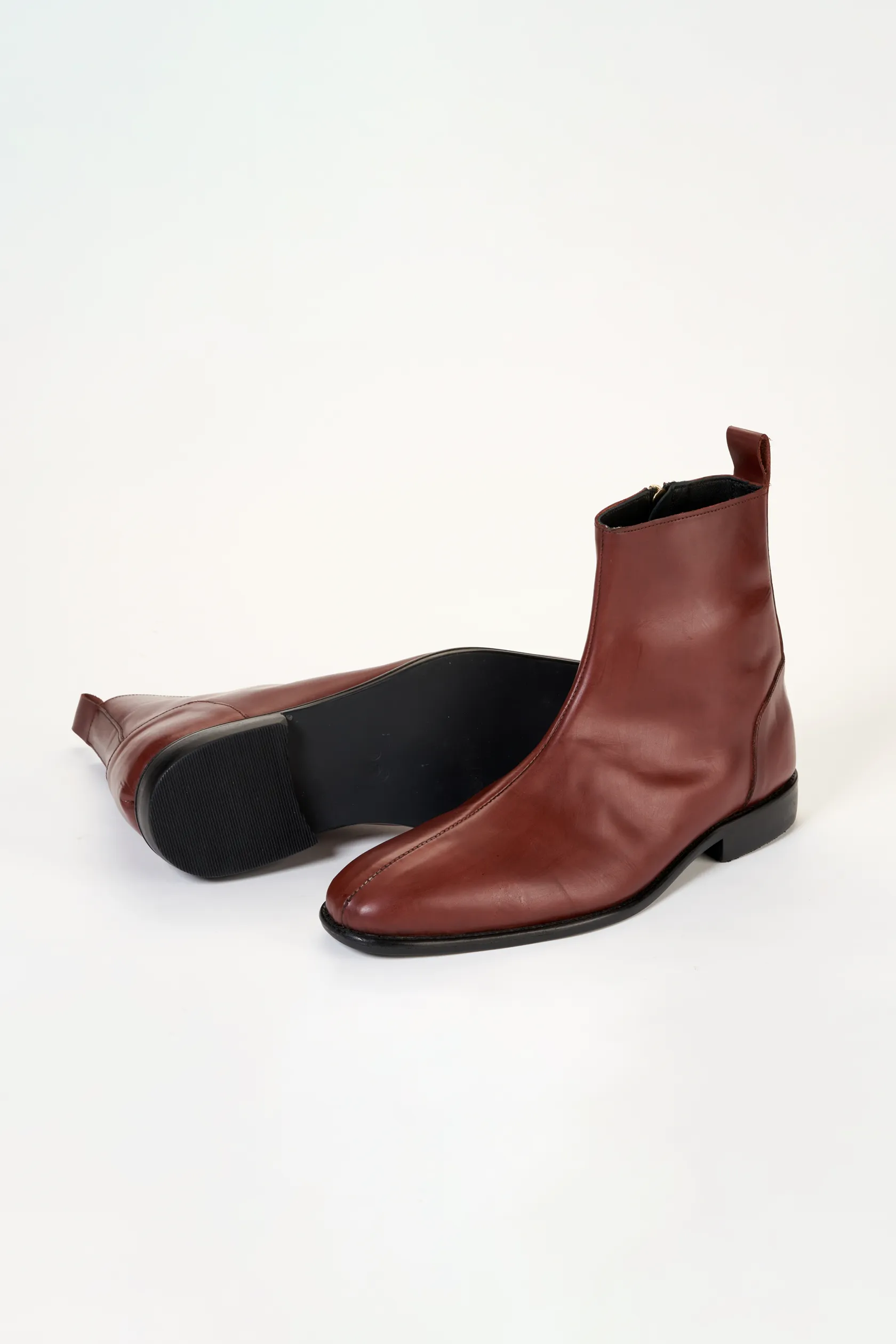 Ajadi Boots in Brown Leather with Side Zipper and Black Leather Soles