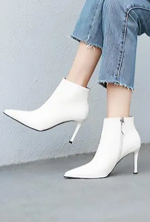 KAYSA - SLEEK ANKLE BOOTS