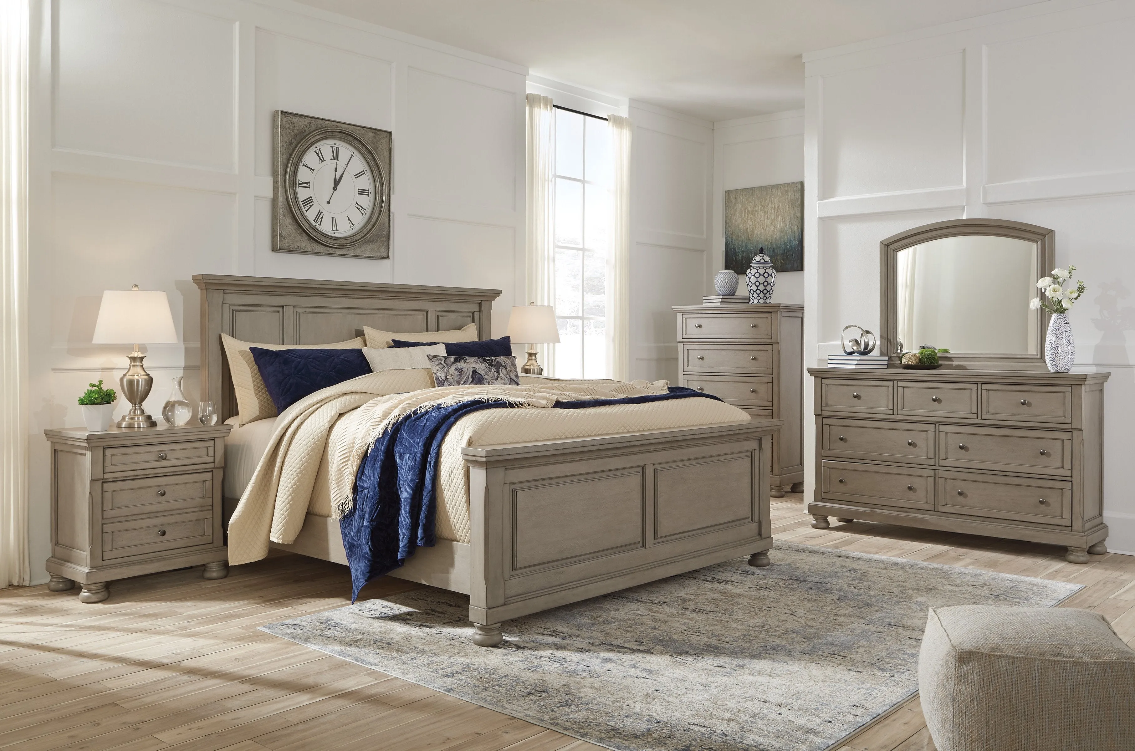 Lettner Light Gray Queen Panel Bed