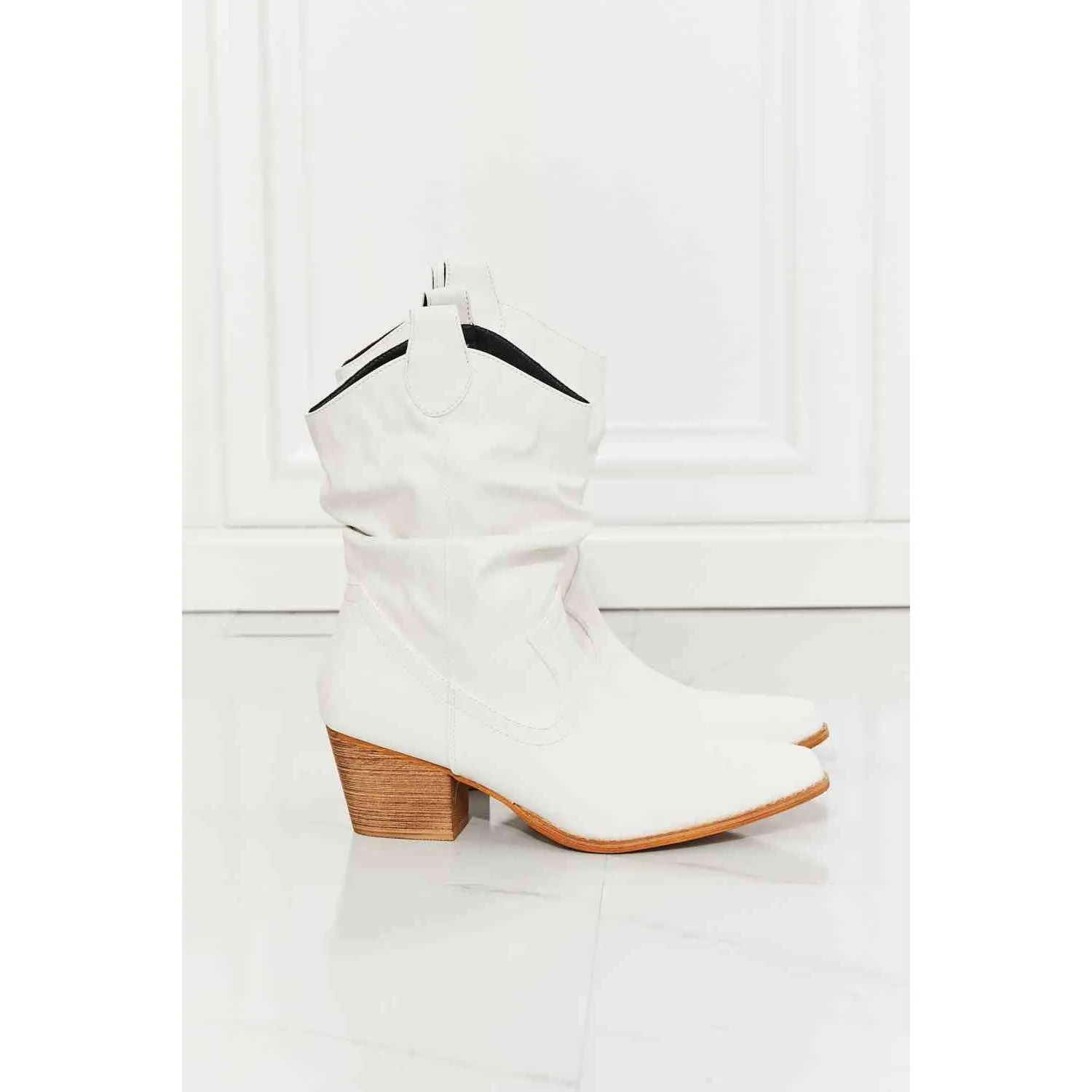 MMShoes Better in Texas Scrunch Cowboy Boots in White