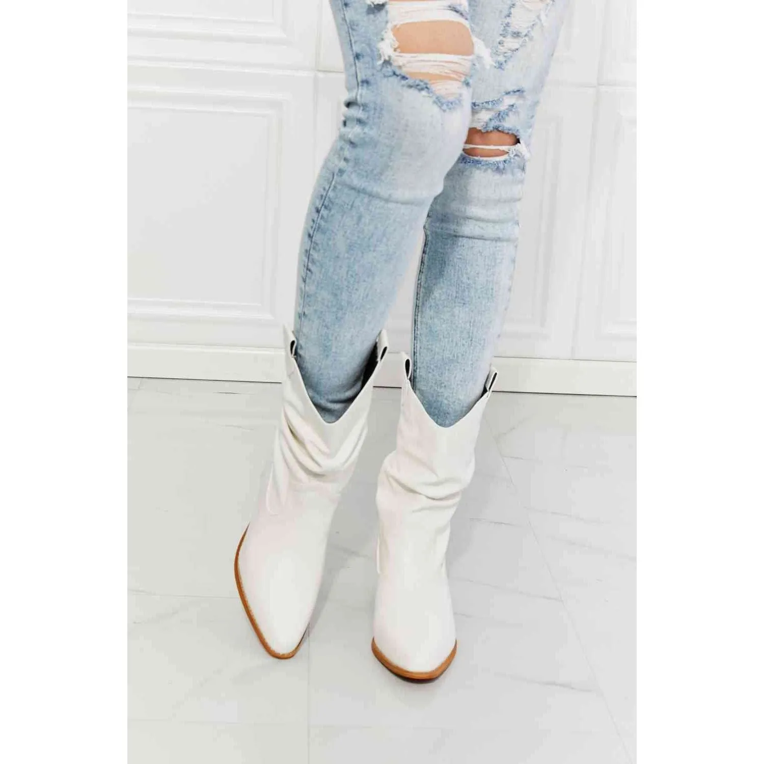 MMShoes Better in Texas Scrunch Cowboy Boots in White