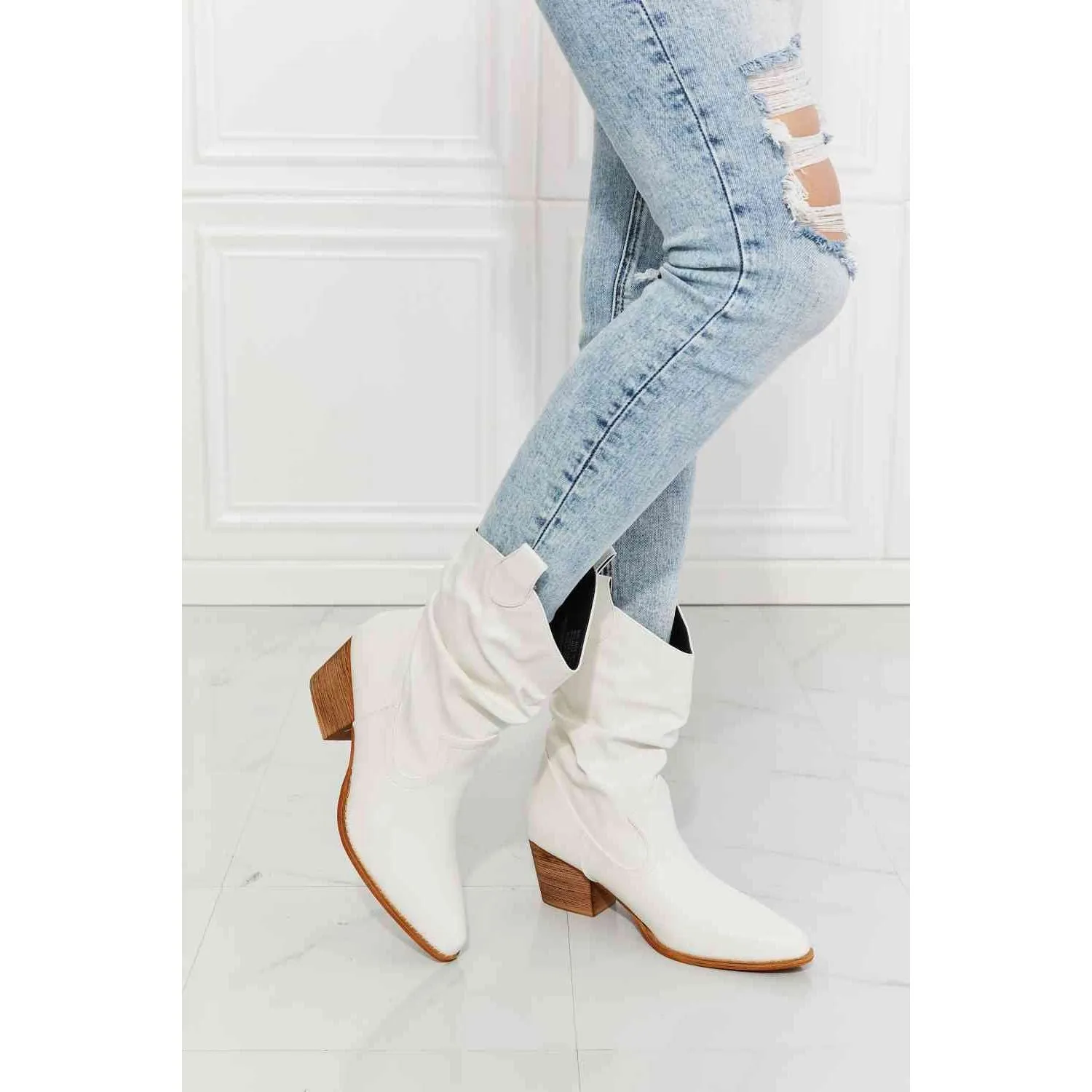 MMShoes Better in Texas Scrunch Cowboy Boots in White