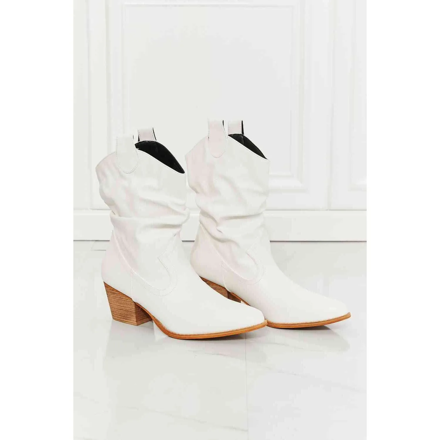 MMShoes Better in Texas Scrunch Cowboy Boots in White